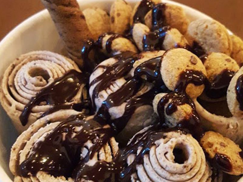 Flutes ice cream roll