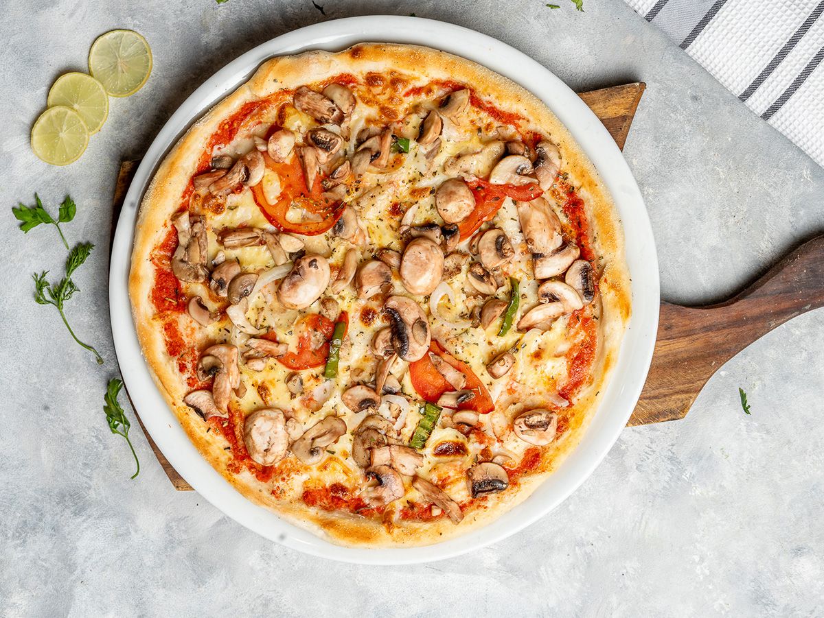 Pastrami mushroom pizza