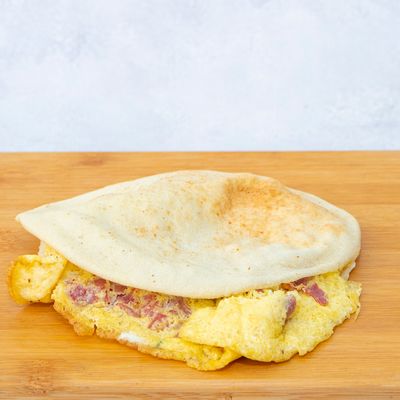Omelette egg with pastrami sandwich