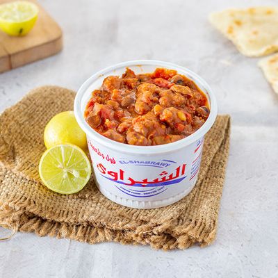 فول مع علبة صلصة