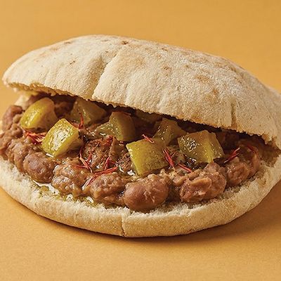 Foul sandwich with Pickled Lemons with Safflower