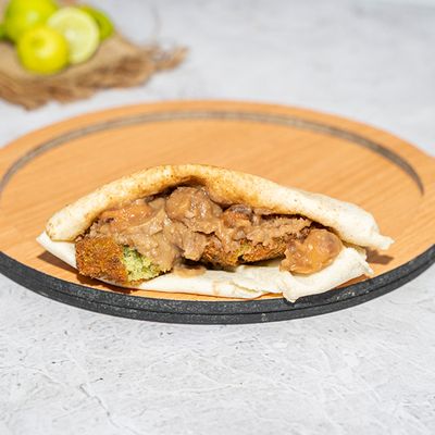 ساندويتش فول مع طعمية