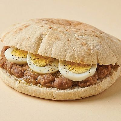 Foul sandwich with egg