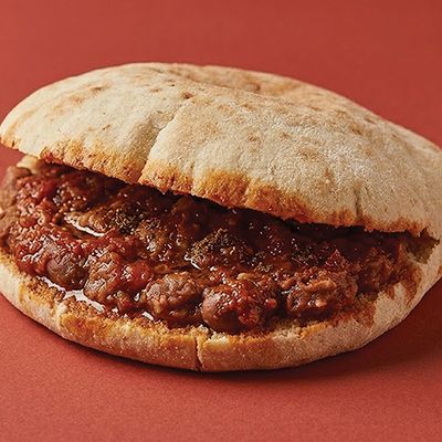 Foul sandwich with sauce