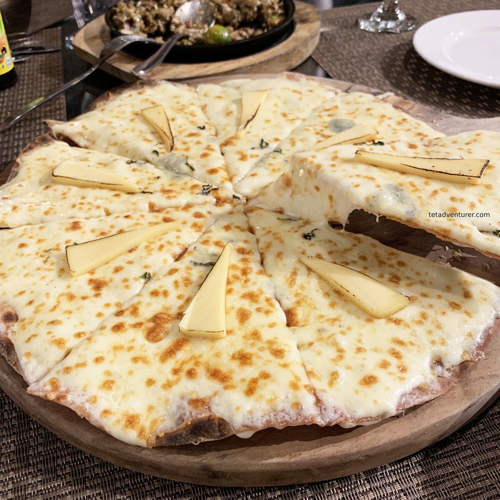 Four Seasons Pizza