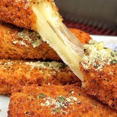 أصابع جبنة موزاريلا مقلية