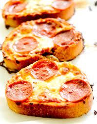 Garlic Bread With Cheese And Pepperoni