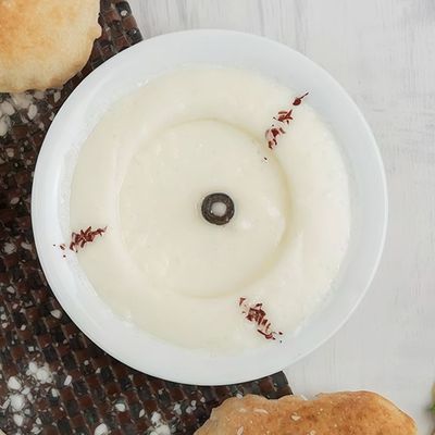 Garlic dip and Pickles cup