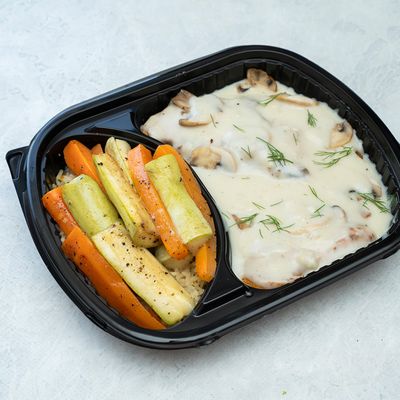 Chicken in white sauce with mushroom