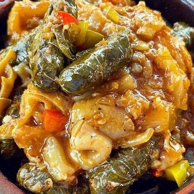 Vine leaves casserole with Knuckles