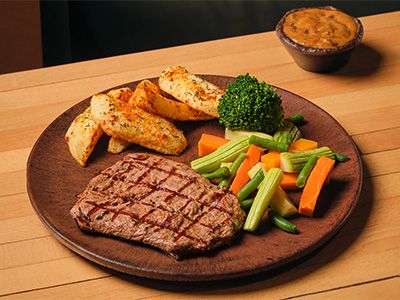 Grilled Beef Fillet with Mustard Sauce