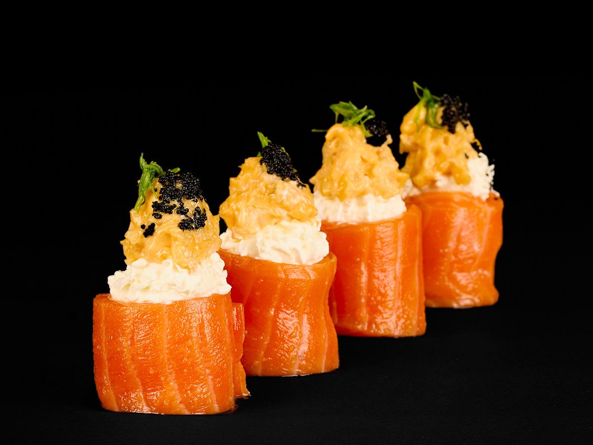 Gunkan Sake Roll 4 Pcs