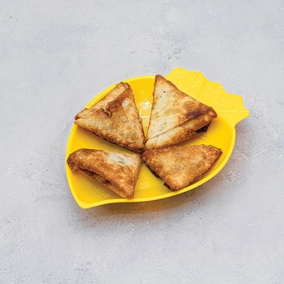 Mix Cheese Sambousek 2 Pieces