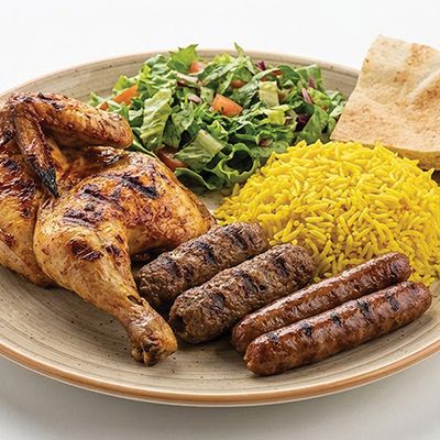 وجبة نصف دجاج، كفتة، وسجق