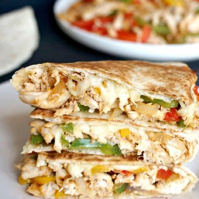Chicken Fajita Mozzarella Manoushe