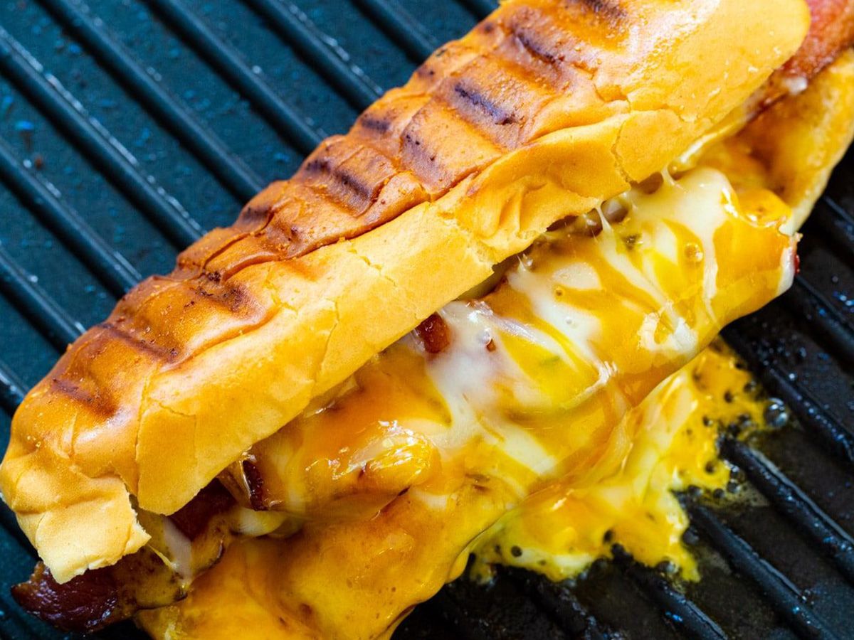 Mozzarella Hot Dog