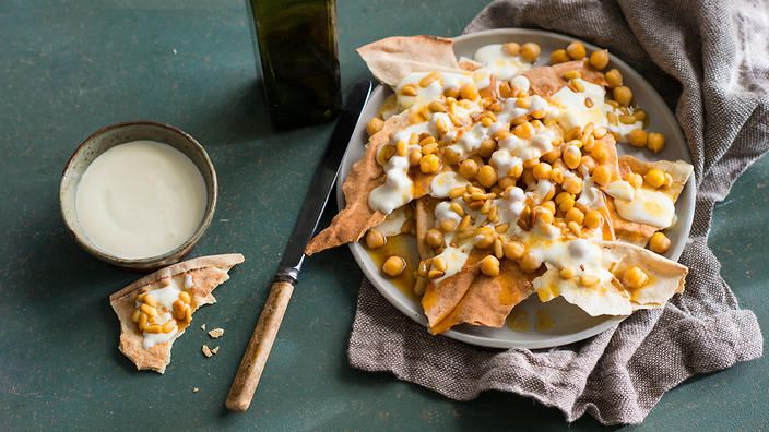 Hummus Fatteh with Nuts