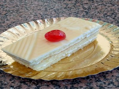 Super Lux Vanilla Gateaue