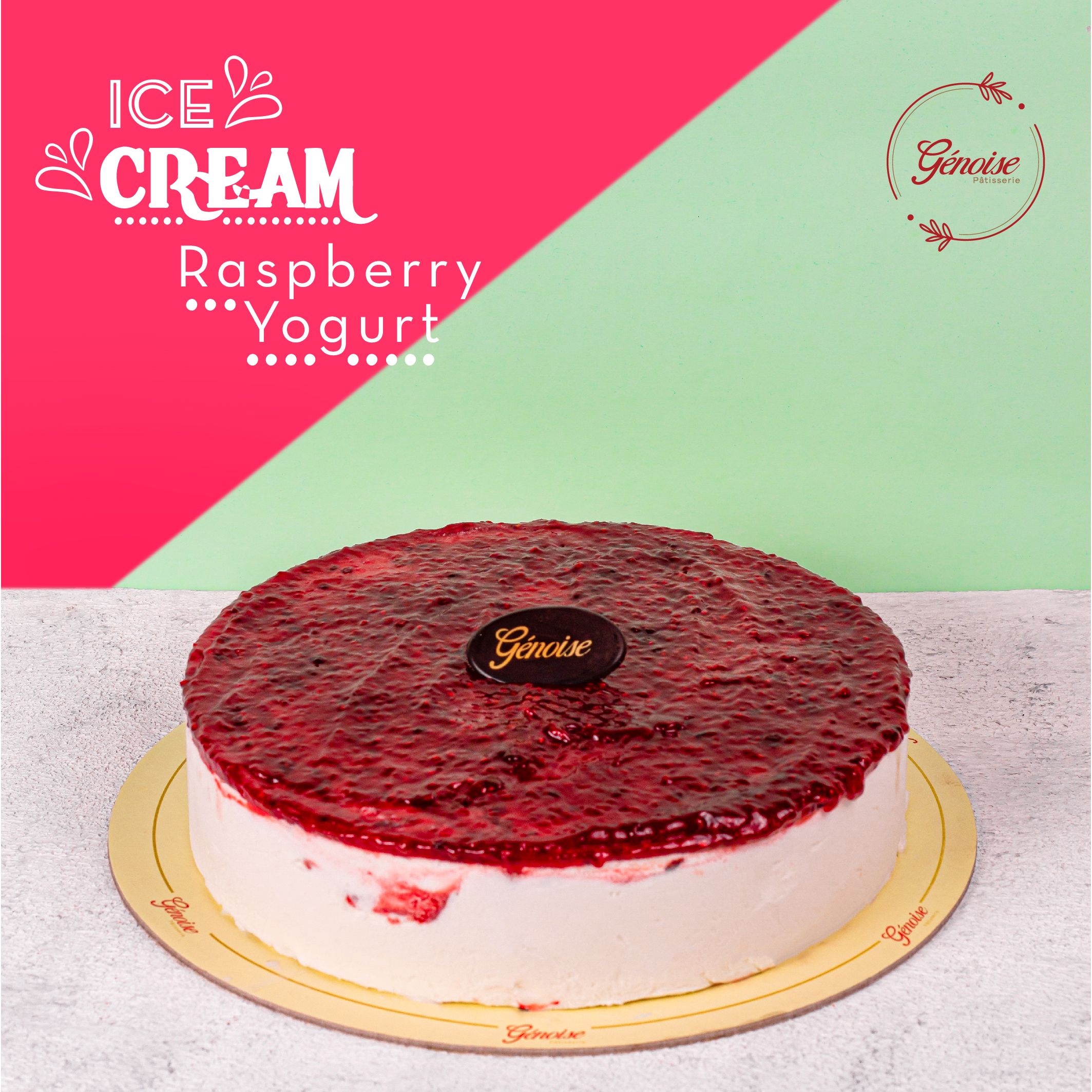 Yogurt cake with berries