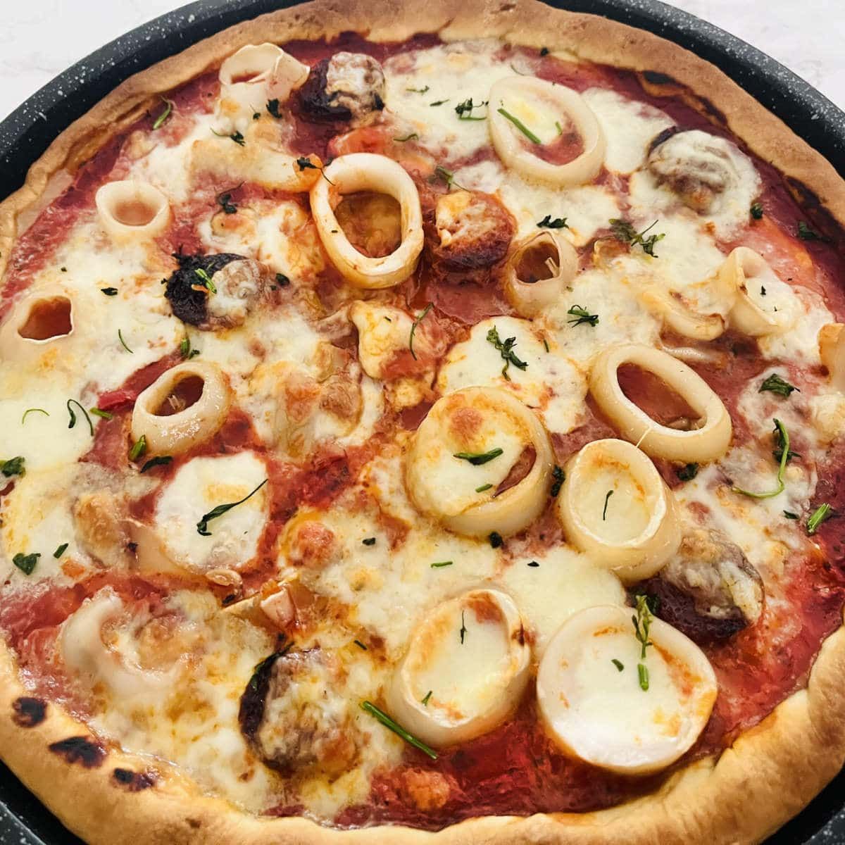Calamari pizza