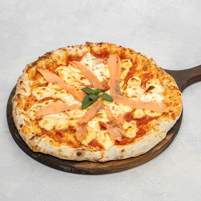 Smoked salmon pizza