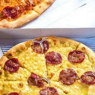Salami Pizza
