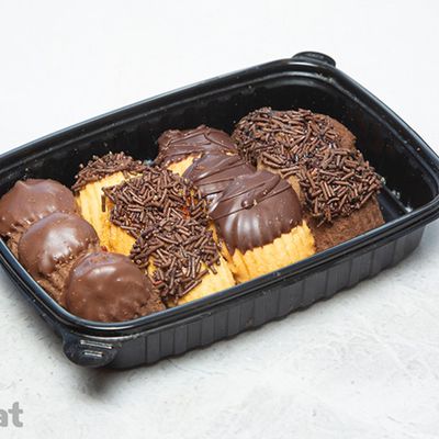 Plain Petit Four