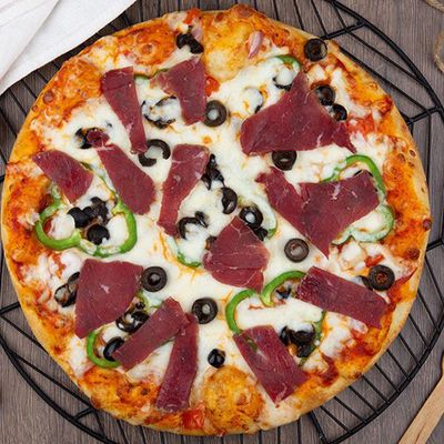 Kiri Pastrami Pizza