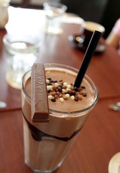 KitKat Chocolate Milkshake