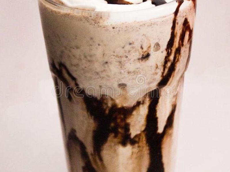 KitKat Chocolate Milkshake