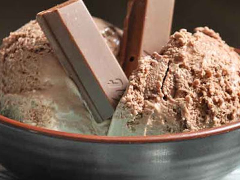 Kitkat Chocolate With Ice Cream