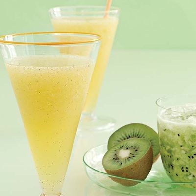 Fresh kiwi juice