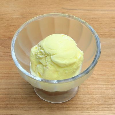 Kiwi with ice cream
