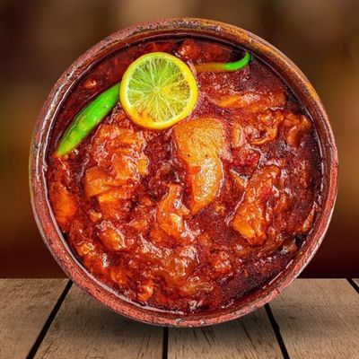 Knuckles casserole with sauce