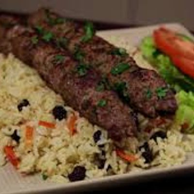 وجبة ربع كيلو كفتة لحم مع أرز أبيض وسلطة وخبز