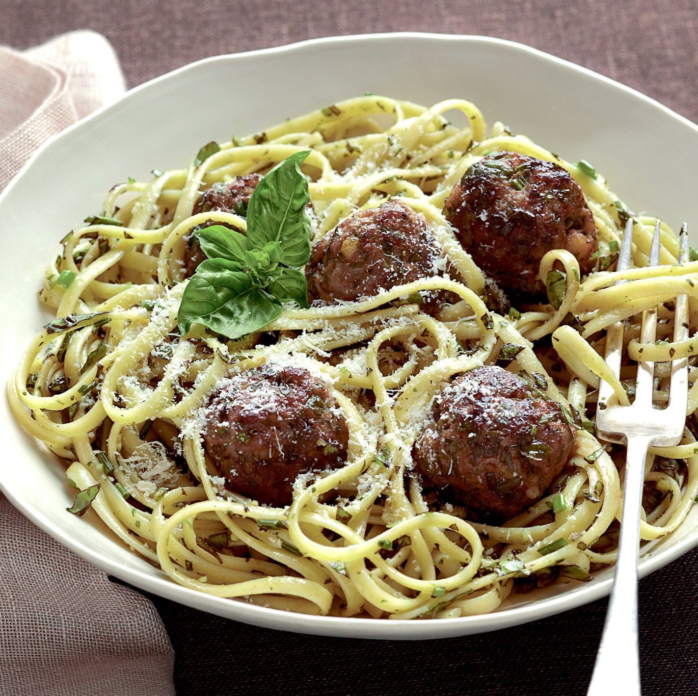 Kofta pasta white sauce