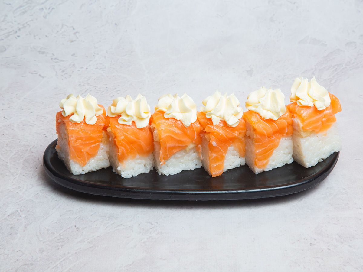 Spicy Salmon Oshi