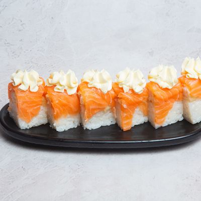 Spicy Salmon Oshi