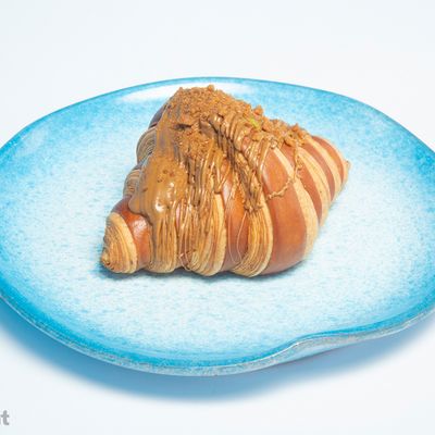 Lotus Croissant