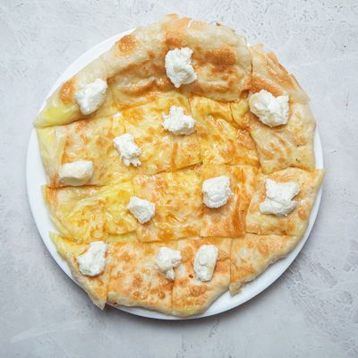 Kunafa with Qeshta feteera