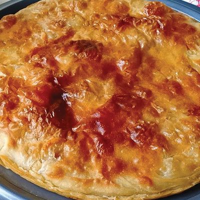 Large Basbousa And Kunafa With Qeshta Pie