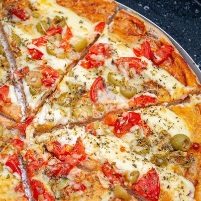 Large chicken fajita oriental pizza