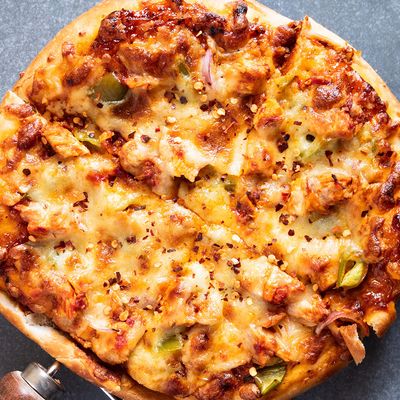 Large chicken oriental pizza