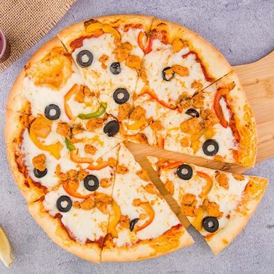 Large mix chicken oriental pizza