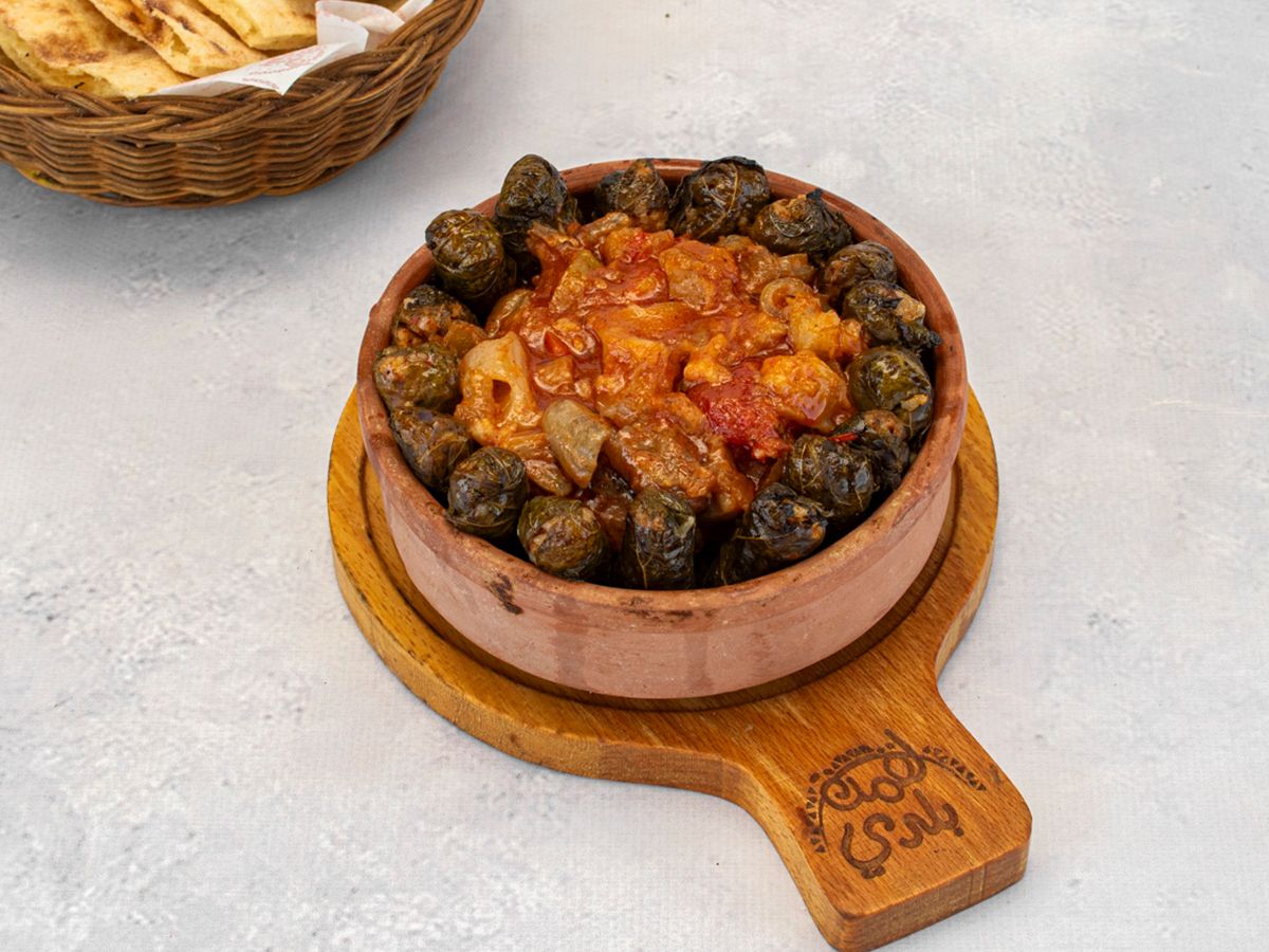 Knuckles Casserole With Grape Leaves