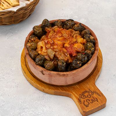 Knuckles Casserole With Grape Leaves