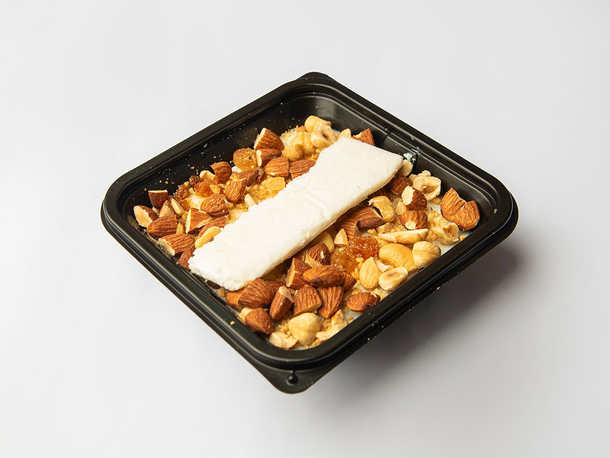 Rice pudding with nuts and cream