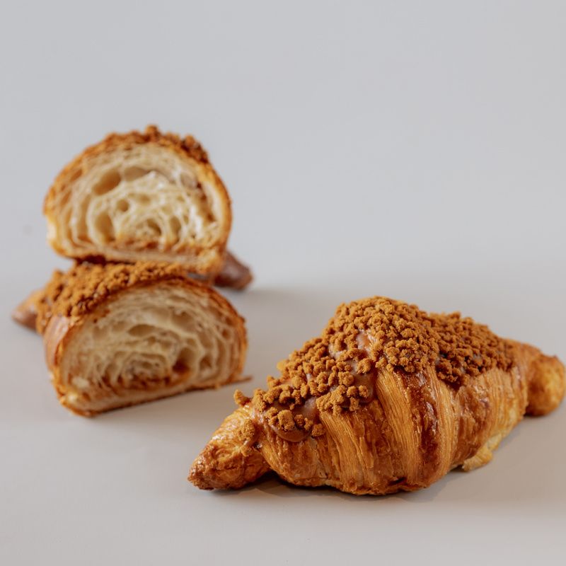 Lotus Croissant