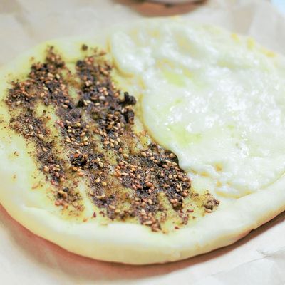Mankouche Zaatar W Gebna