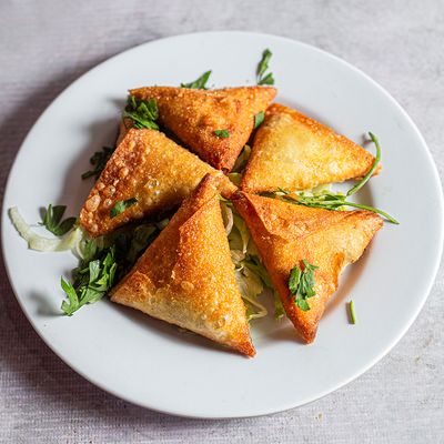 Meat Sambousek 5 Pieces